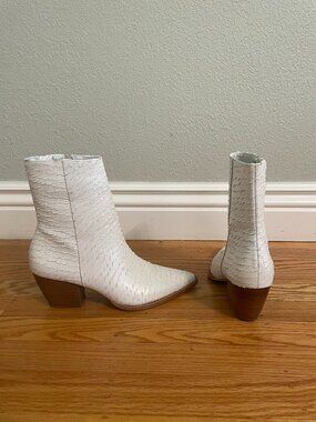 white boots prim size women’s 6